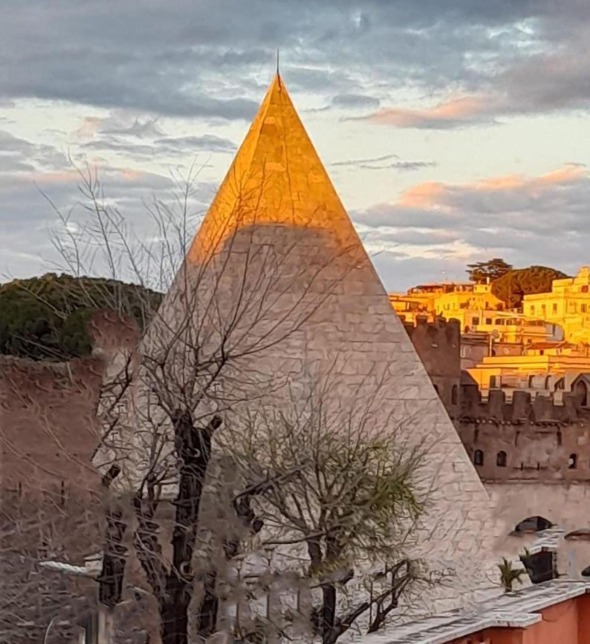 The Golden Pyramid Apartamento Roma
